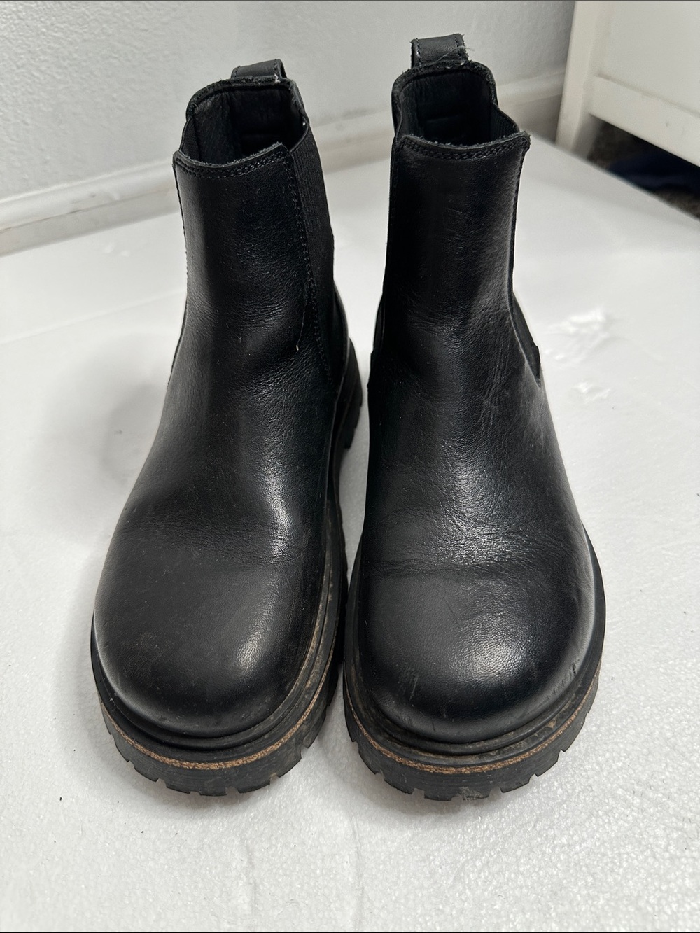De martin Black Chelsea Lug Boots - Men's Slip-On Leather Ankle Boot size 37